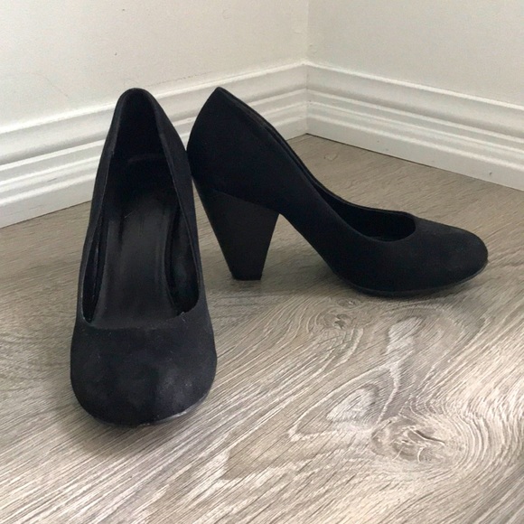 Black pumps - Picture 2 of 5